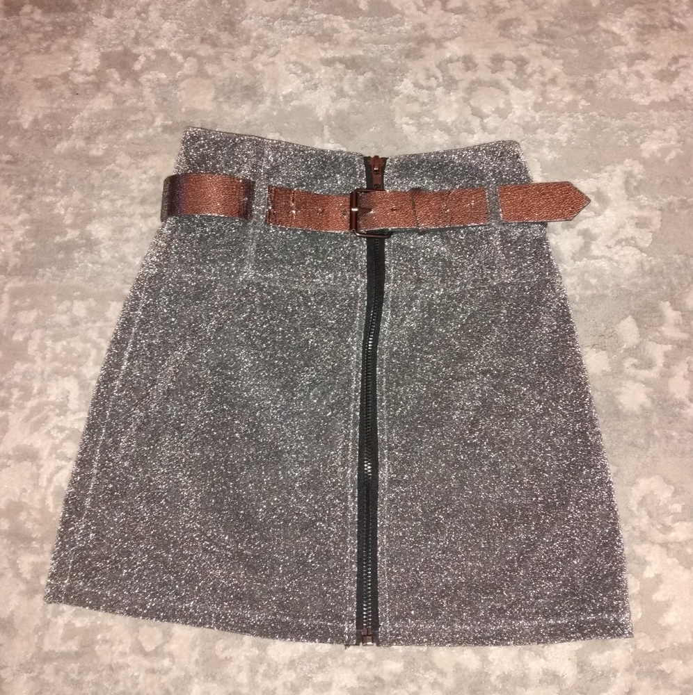 Essue Black Silver sparkle Belted Full Zip front Size Medium Skirt